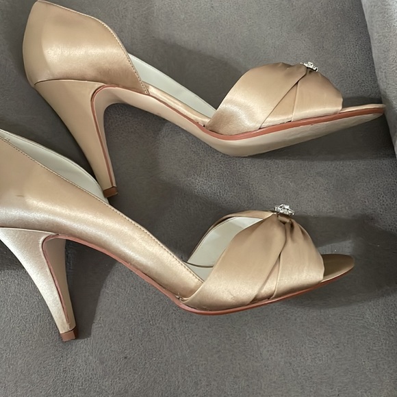 Size 8.5 beautiful - Picture 3 of 7